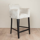 Barstoel met ruitjespatroon